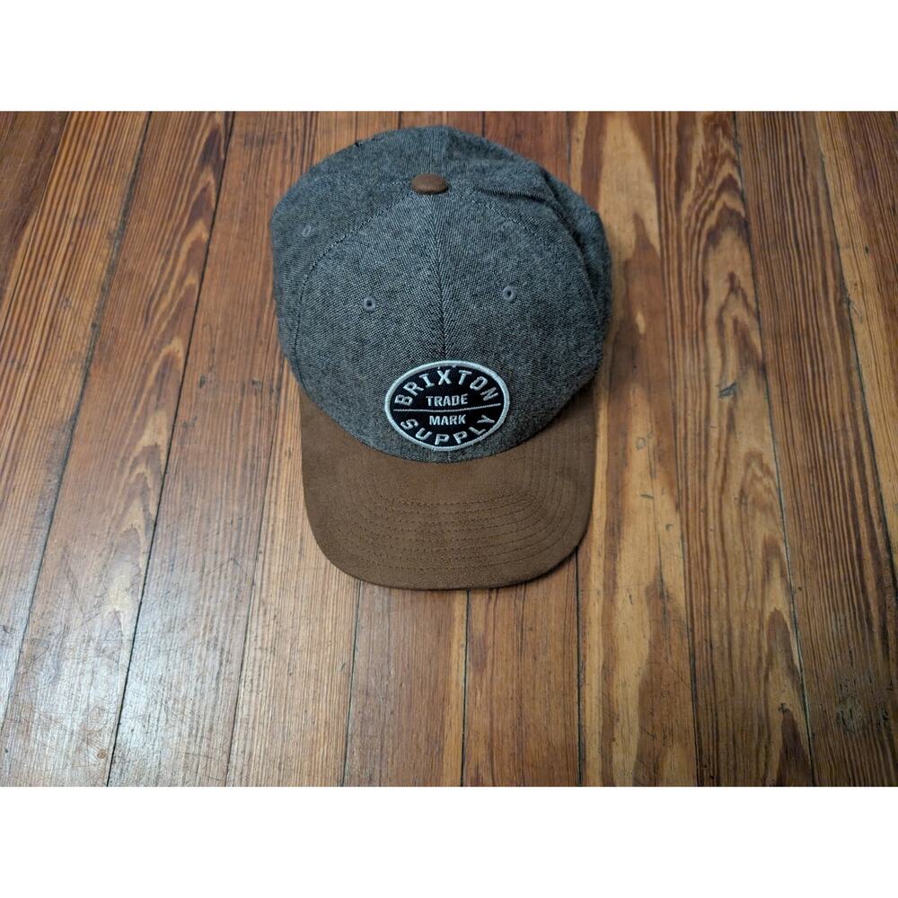 Brixton Mens Gray Hat in good condition.
